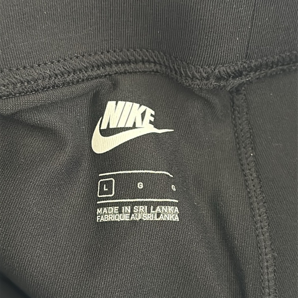 Nike NWOT Black Bike Shorts - Large - Picture 6 of 7